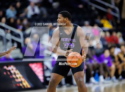 Thumbnail 2 in Omaha Central vs. Bellevue West photogallery.