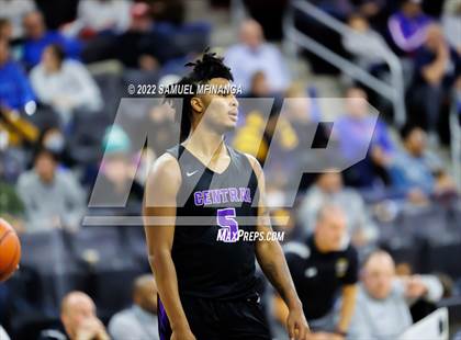 Thumbnail 3 in Omaha Central vs. Bellevue West photogallery.