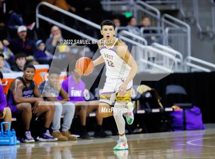 Thumbnail 3 in Omaha Central vs. Bellevue West photogallery.