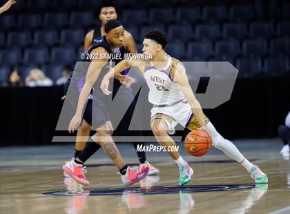Thumbnail 1 in Omaha Central vs. Bellevue West photogallery.