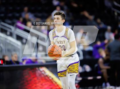 Thumbnail 2 in Omaha Central vs. Bellevue West photogallery.