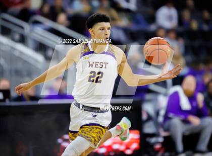 Thumbnail 3 in Omaha Central vs. Bellevue West photogallery.