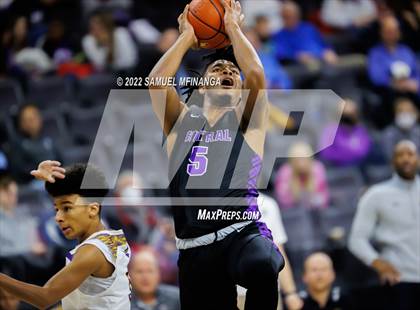 Thumbnail 1 in Omaha Central vs. Bellevue West photogallery.
