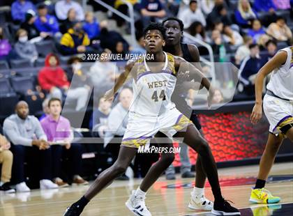 Thumbnail 3 in Omaha Central vs. Bellevue West photogallery.