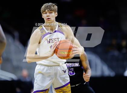 Thumbnail 1 in Omaha Central vs. Bellevue West photogallery.