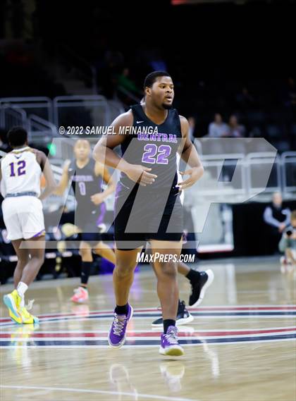 Thumbnail 2 in Omaha Central vs. Bellevue West photogallery.