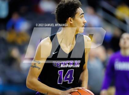 Thumbnail 3 in Omaha Central vs. Bellevue West photogallery.