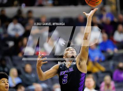 Thumbnail 1 in Omaha Central vs. Bellevue West photogallery.