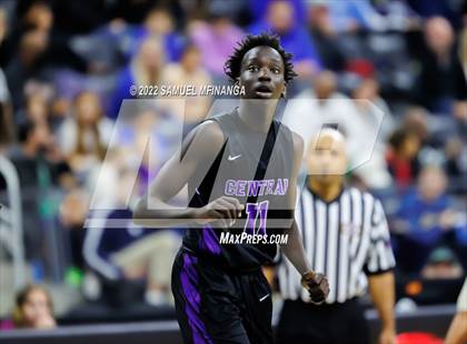 Thumbnail 2 in Omaha Central vs. Bellevue West photogallery.