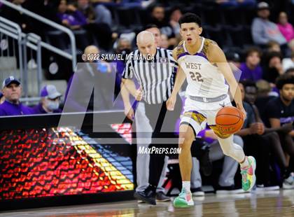 Thumbnail 2 in Omaha Central vs. Bellevue West photogallery.