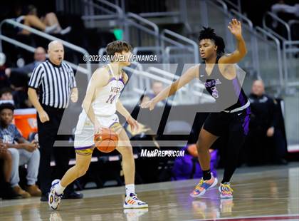 Thumbnail 3 in Omaha Central vs. Bellevue West photogallery.