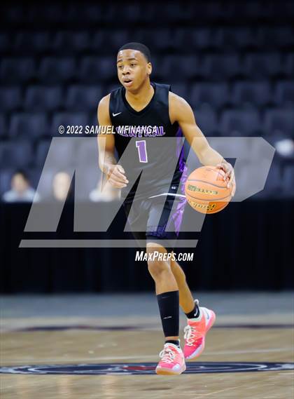 Thumbnail 2 in Omaha Central vs. Bellevue West photogallery.