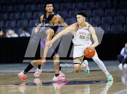 Thumbnail 3 in Omaha Central vs. Bellevue West photogallery.