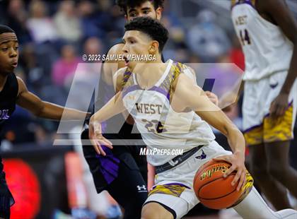 Thumbnail 3 in Omaha Central vs. Bellevue West photogallery.