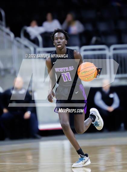 Thumbnail 3 in Omaha Central vs. Bellevue West photogallery.
