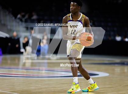 Thumbnail 3 in Omaha Central vs. Bellevue West photogallery.