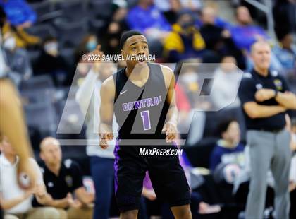 Thumbnail 3 in Omaha Central vs. Bellevue West photogallery.