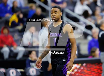 Thumbnail 1 in Omaha Central vs. Bellevue West photogallery.