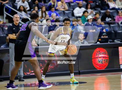 Thumbnail 1 in Omaha Central vs. Bellevue West photogallery.