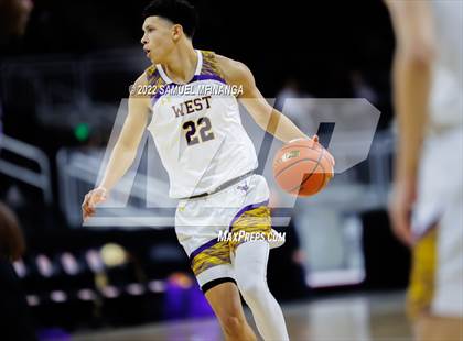 Thumbnail 2 in Omaha Central vs. Bellevue West photogallery.