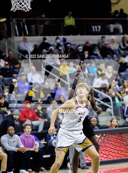 Thumbnail 3 in Omaha Central vs. Bellevue West photogallery.