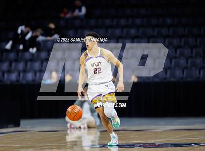 Thumbnail 2 in Omaha Central vs. Bellevue West photogallery.