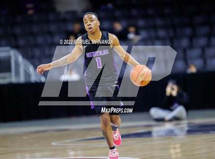 Thumbnail 3 in Omaha Central vs. Bellevue West photogallery.