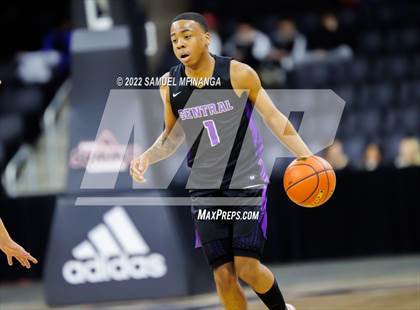 Thumbnail 1 in Omaha Central vs. Bellevue West photogallery.