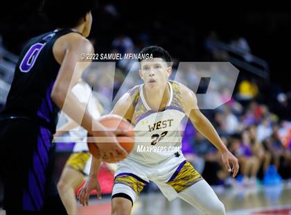 Thumbnail 2 in Omaha Central vs. Bellevue West photogallery.