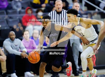 Thumbnail 2 in Omaha Central vs. Bellevue West photogallery.