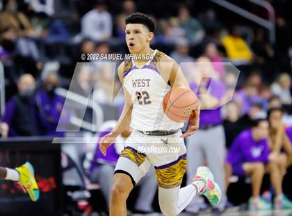 Thumbnail 2 in Omaha Central vs. Bellevue West photogallery.