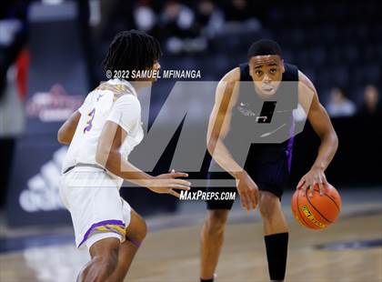 Thumbnail 2 in Omaha Central vs. Bellevue West photogallery.