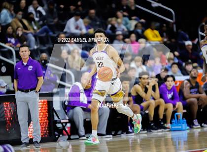 Thumbnail 2 in Omaha Central vs. Bellevue West photogallery.