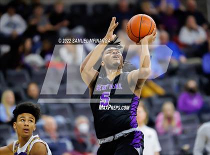 Thumbnail 3 in Omaha Central vs. Bellevue West photogallery.