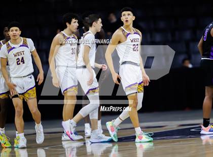 Thumbnail 3 in Omaha Central vs. Bellevue West photogallery.