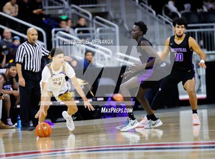 Thumbnail 3 in Omaha Central vs. Bellevue West photogallery.