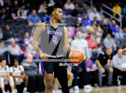 Thumbnail 3 in Omaha Central vs. Bellevue West photogallery.
