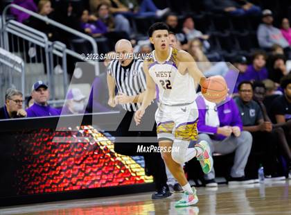 Thumbnail 3 in Omaha Central vs. Bellevue West photogallery.