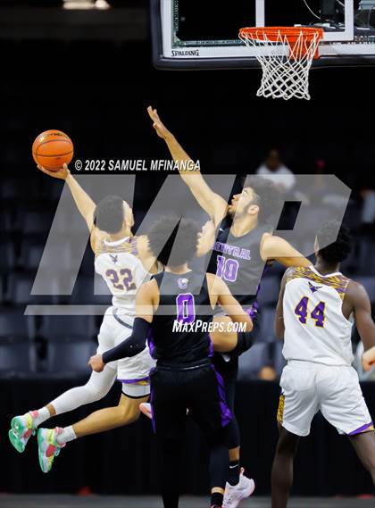 Thumbnail 1 in Omaha Central vs. Bellevue West photogallery.