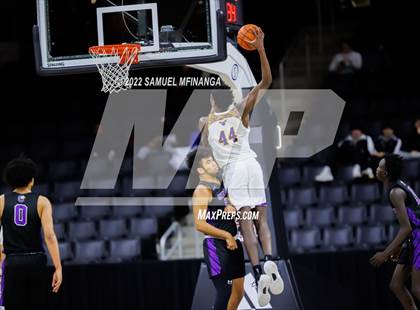 Thumbnail 3 in Omaha Central vs. Bellevue West photogallery.