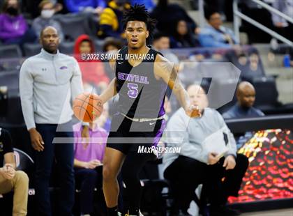 Thumbnail 2 in Omaha Central vs. Bellevue West photogallery.