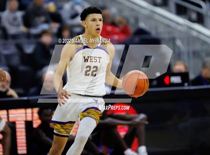 Thumbnail 2 in Omaha Central vs. Bellevue West photogallery.