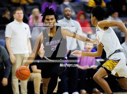 Thumbnail 2 in Omaha Central vs. Bellevue West photogallery.