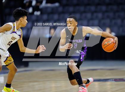 Thumbnail 3 in Omaha Central vs. Bellevue West photogallery.
