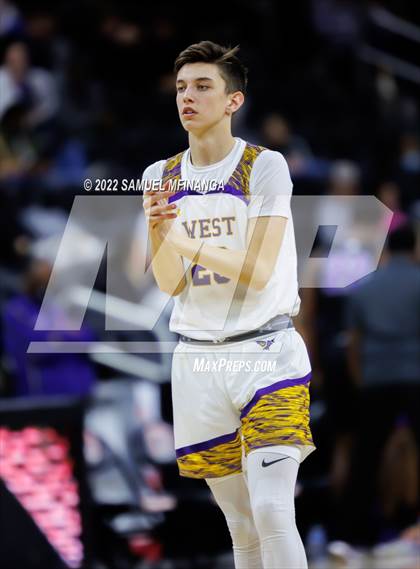 Thumbnail 3 in Omaha Central vs. Bellevue West photogallery.