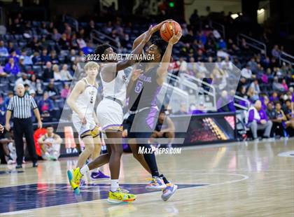 Thumbnail 3 in Omaha Central vs. Bellevue West photogallery.