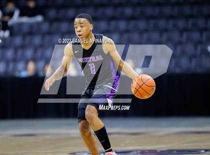 Thumbnail 2 in Omaha Central vs. Bellevue West photogallery.