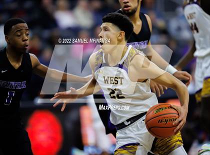 Thumbnail 1 in Omaha Central vs. Bellevue West photogallery.