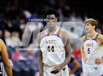 Thumbnail 3 in Omaha Central vs. Bellevue West photogallery.