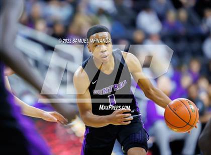 Thumbnail 2 in Omaha Central vs. Bellevue West photogallery.